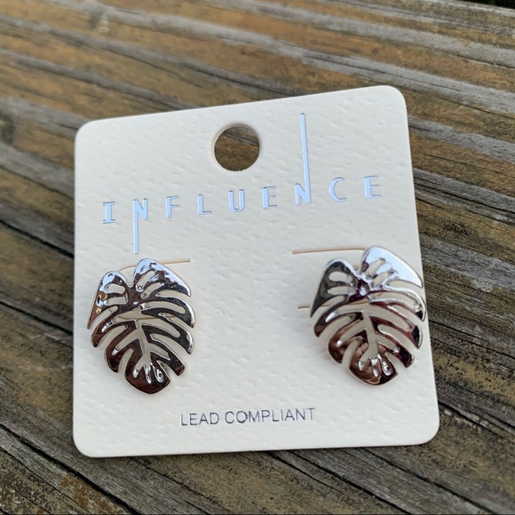Jewelry - Monstera leaf stud earrings